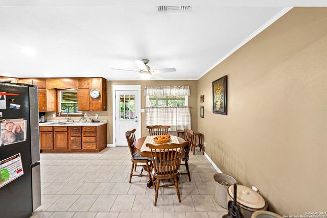 461 Shortys Ln, Fredericksburg, TX 78624