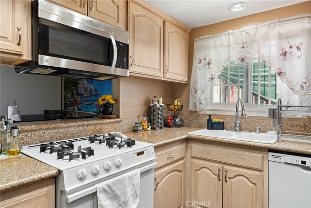 6070 Blythe Avenue, Highland, CA 92346