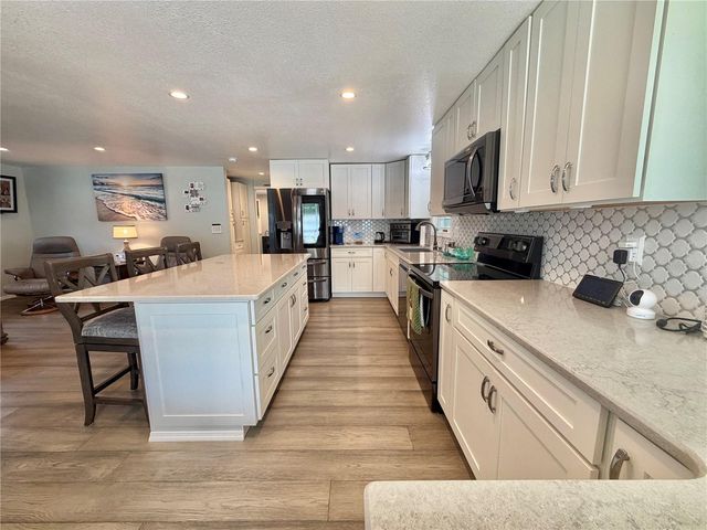 121 TAMARISK WAY, Leesburg, FL 34748