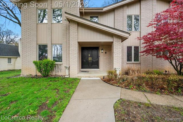 6019 Glen Eagles Drive, West Bloomfield Charter Township, MI 48323