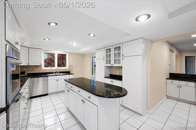 6019 Glen Eagles Drive, West Bloomfield Charter Township, MI 48323
