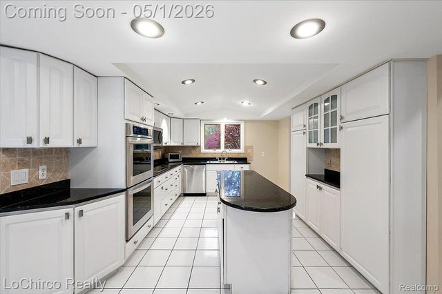 6019 Glen Eagles Drive, West Bloomfield Charter Township, MI 48323