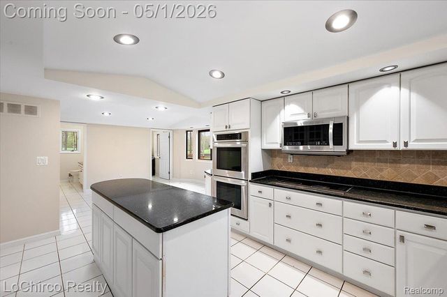 6019 Glen Eagles Drive, West Bloomfield Charter Township, MI 48323