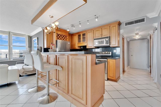 5555 Collins Ave 16A, Miami Beach, FL 33140