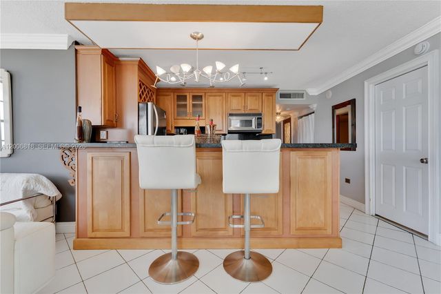 5555 Collins Ave 16A, Miami Beach, FL 33140