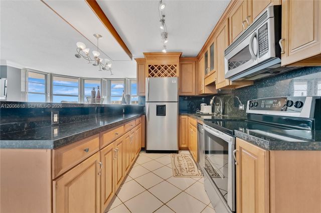 5555 Collins Ave 16A, Miami Beach, FL 33140