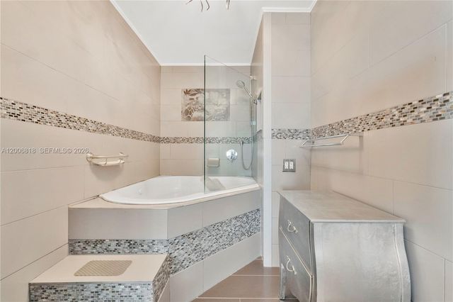 5555 Collins Ave 16A, Miami Beach, FL 33140