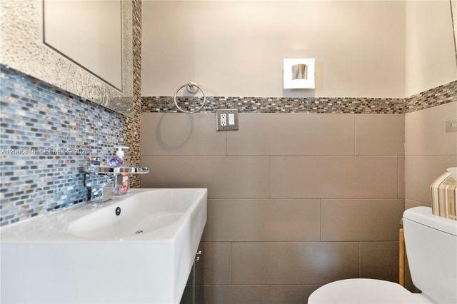 5555 Collins Ave 16A, Miami Beach, FL 33140