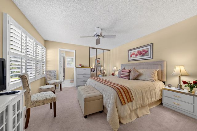 42 Essex Court B, Royal Palm Beach, FL 33411