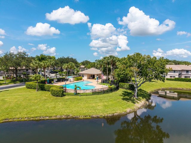 42 Essex Court B, Royal Palm Beach, FL 33411