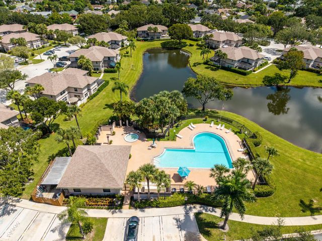 42 Essex Court B, Royal Palm Beach, FL 33411
