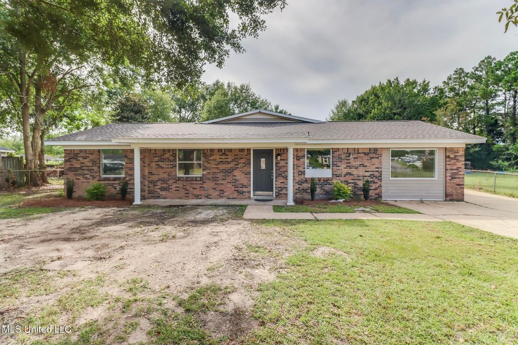 15604 Anderson Drive, Biloxi, MS 39532
