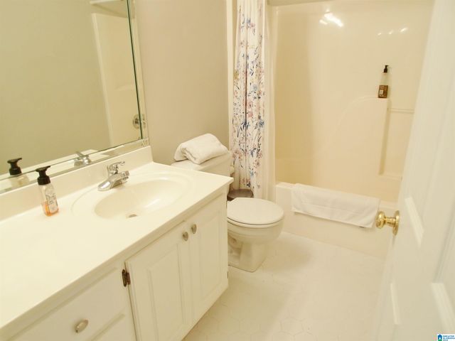 2606 OAK VILLAGE DRIVE, Anniston, AL 36207