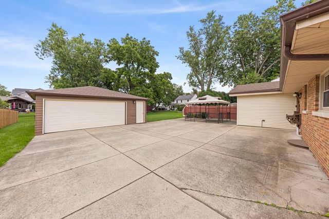230 W Washington Boulevard, Lombard, IL 60148
