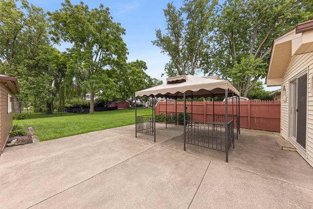 230 W Washington Boulevard, Lombard, IL 60148