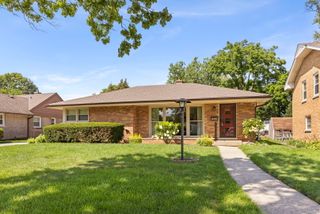 230 W Washington Boulevard, Lombard, IL 60148