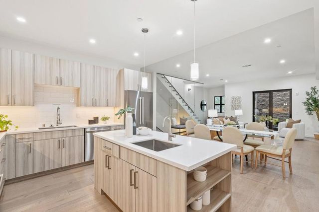 922 Woodside Road, Redwood City, CA 94061