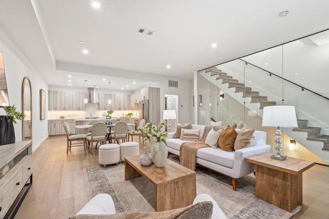 922 Woodside Road, Redwood City, CA 94061