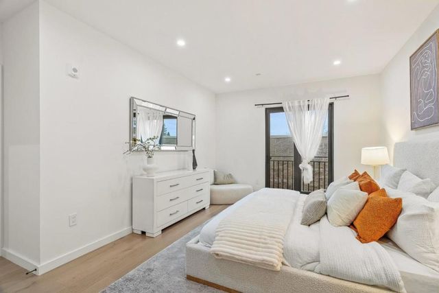 922 Woodside Road, Redwood City, CA 94061