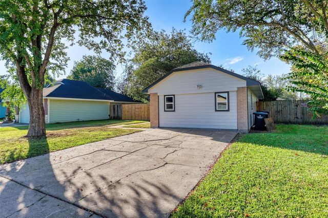 10943 Spanish Grant Drive, Sugar Land, TX 77498