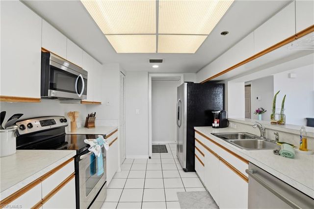 5550 Heron Point DR 304, Naples, FL 34108