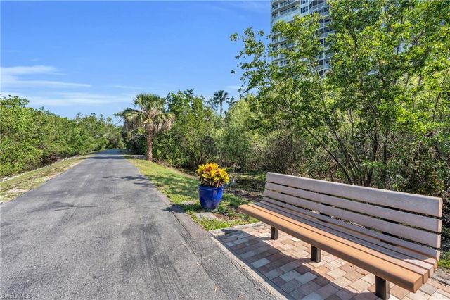 5550 Heron Point DR 304, Naples, FL 34108