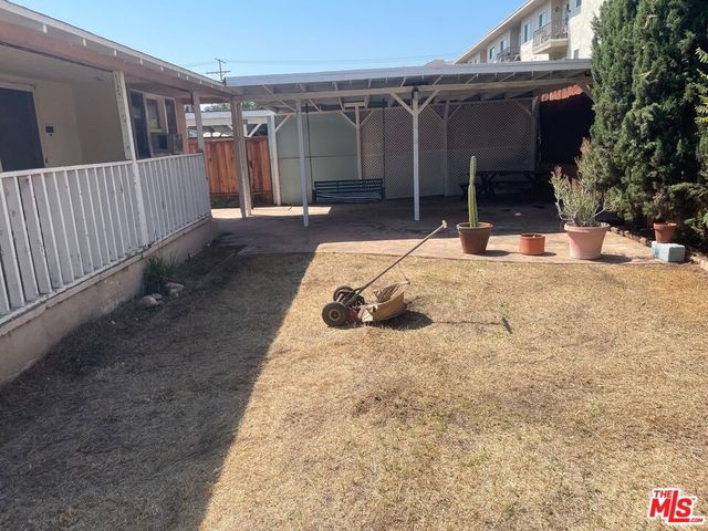 6425 Columbus Avenue, Van Nuys, CA 91411