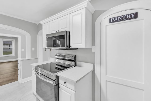 110 E McKnight Dr, Murfreesboro, TN 37130