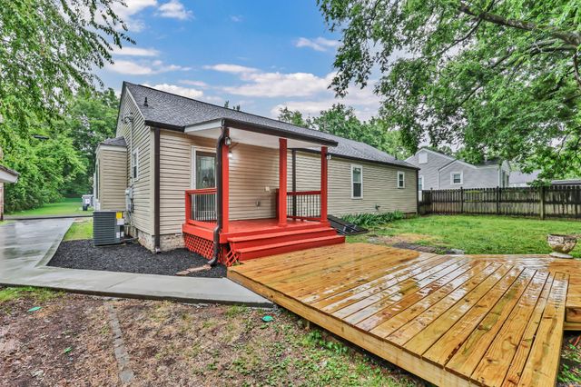 110 E McKnight Dr, Murfreesboro, TN 37130