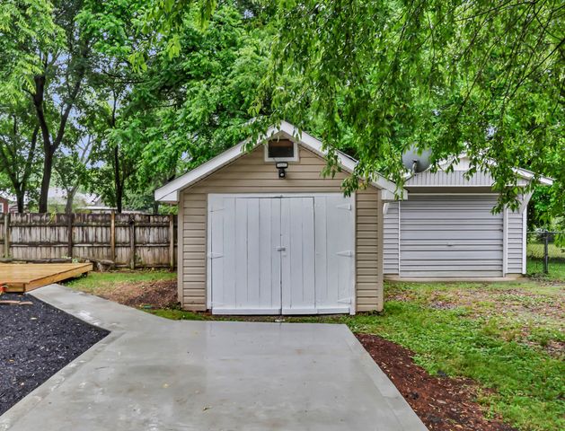 110 E McKnight Dr, Murfreesboro, TN 37130