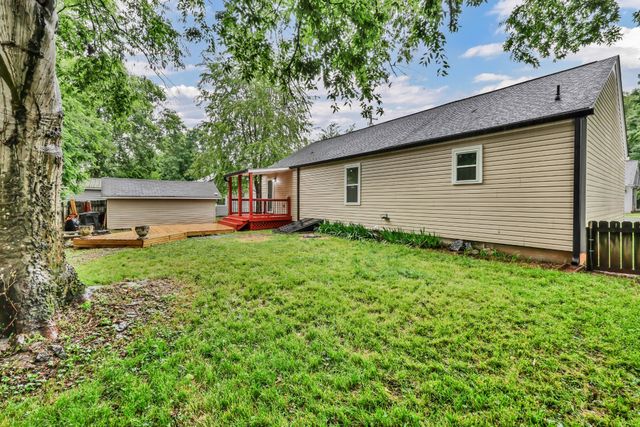 110 E McKnight Dr, Murfreesboro, TN 37130