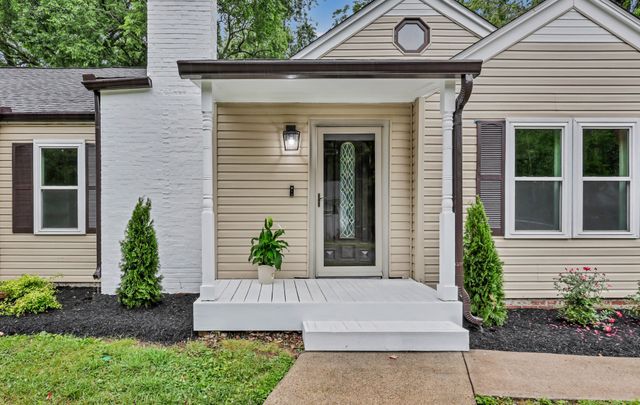 110 E McKnight Dr, Murfreesboro, TN 37130