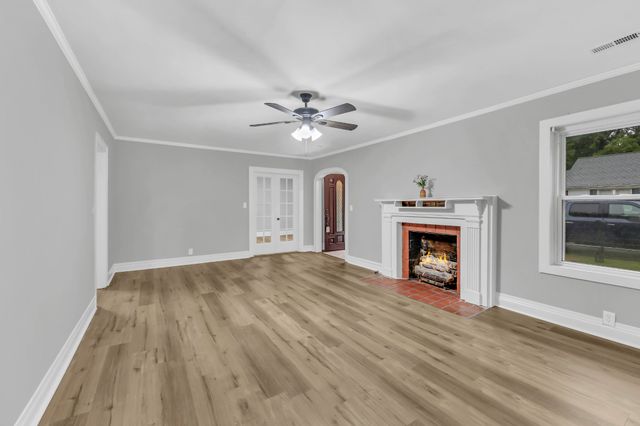 110 E McKnight Dr, Murfreesboro, TN 37130