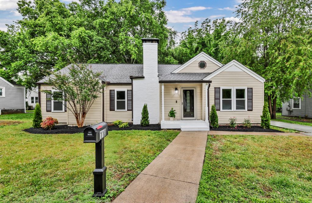 110 E McKnight Dr, Murfreesboro, TN 37130