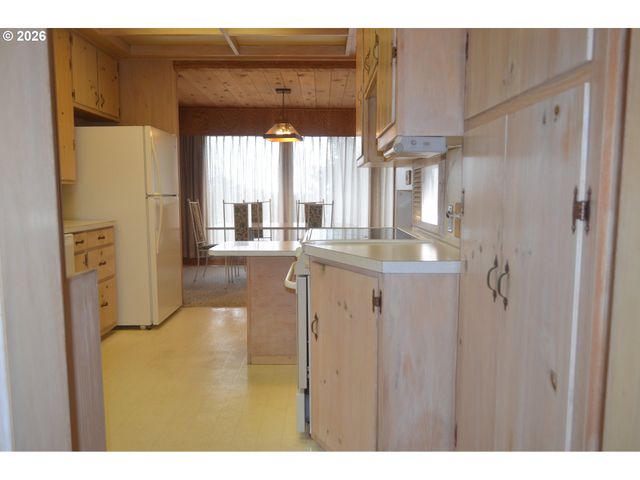 550 RIVERVIEW Dr, Salem, OR 97304