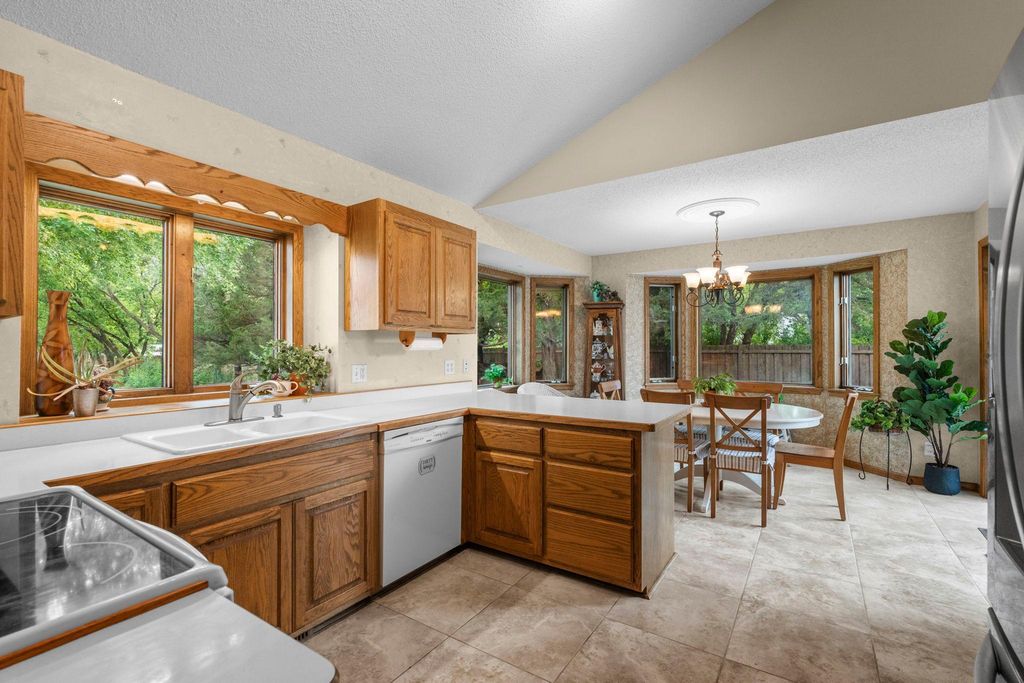 1820 Slater Lane, Burnsville, MN 55337 — photo 5