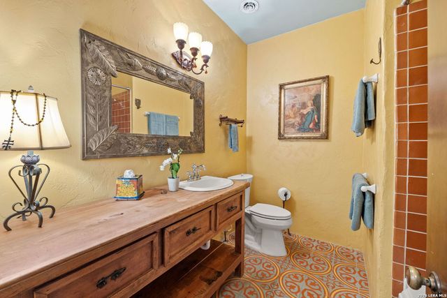 233 W HOLLYWOOD AVE, San Antonio, TX 78212
