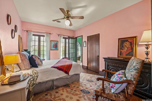233 W HOLLYWOOD AVE, San Antonio, TX 78212