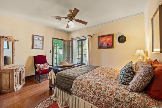 233 W HOLLYWOOD AVE, San Antonio, TX 78212