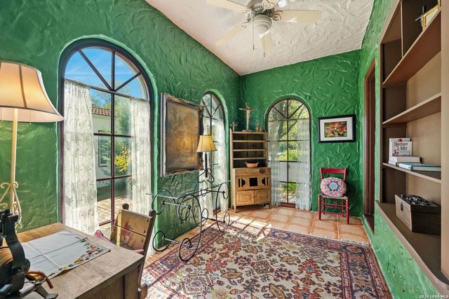 233 W HOLLYWOOD AVE, San Antonio, TX 78212