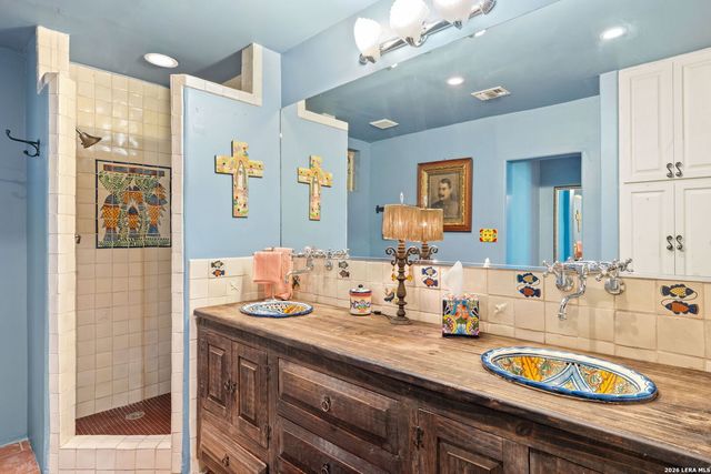 233 W HOLLYWOOD AVE, San Antonio, TX 78212