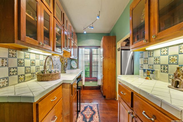 233 W HOLLYWOOD AVE, San Antonio, TX 78212