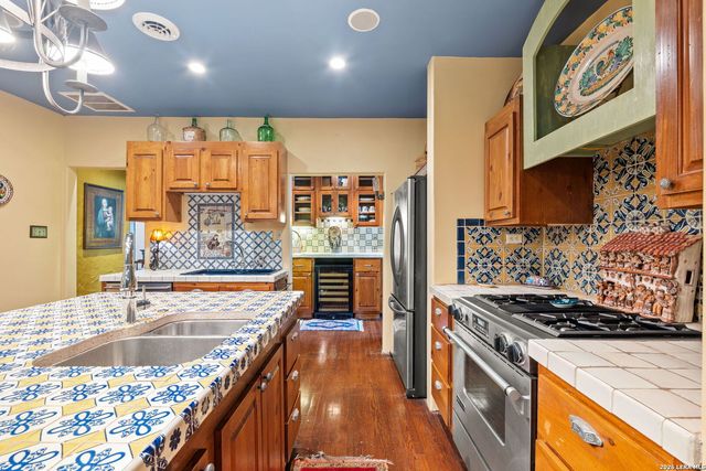 233 W HOLLYWOOD AVE, San Antonio, TX 78212