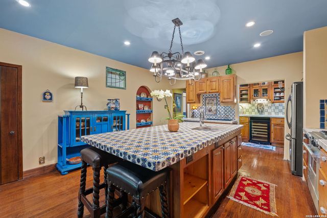 233 W HOLLYWOOD AVE, San Antonio, TX 78212