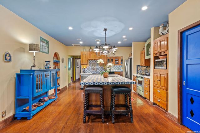233 W HOLLYWOOD AVE, San Antonio, TX 78212