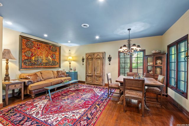 233 W HOLLYWOOD AVE, San Antonio, TX 78212