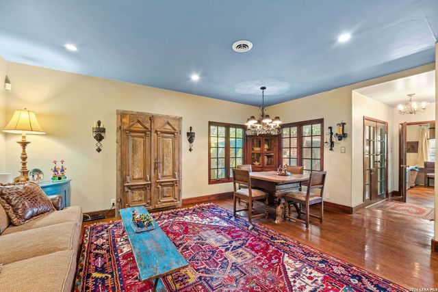 233 W HOLLYWOOD AVE, San Antonio, TX 78212