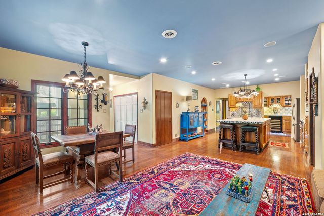 233 W HOLLYWOOD AVE, San Antonio, TX 78212