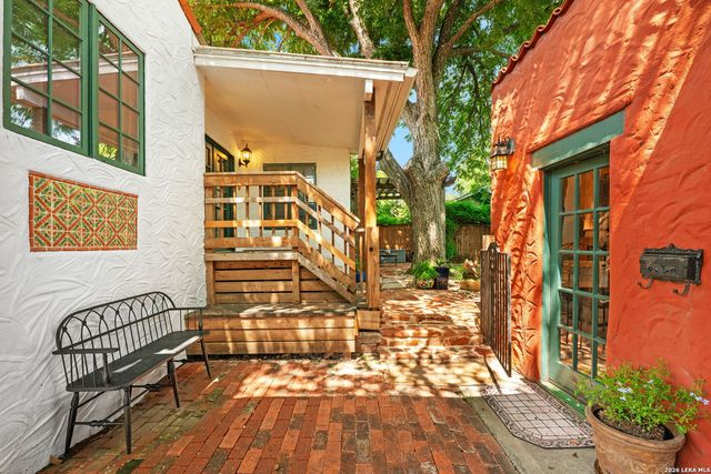 233 W HOLLYWOOD AVE, San Antonio, TX 78212