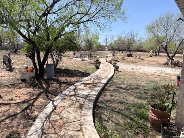 152 County Road 2667, Devine, TX 78016